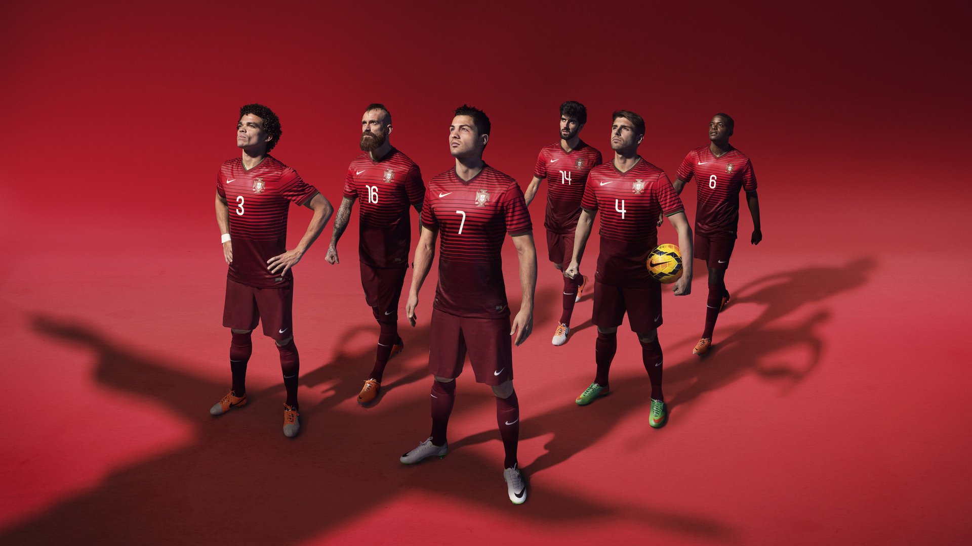 球场上的感人瞬间：队友互助的暖心时刻，球场上的友谊作文